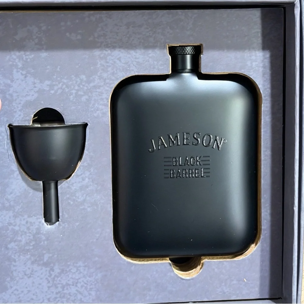 Jameson Black Barrel NWB Black 6oz Flask And Funnel Gift Set Barware Whiskey